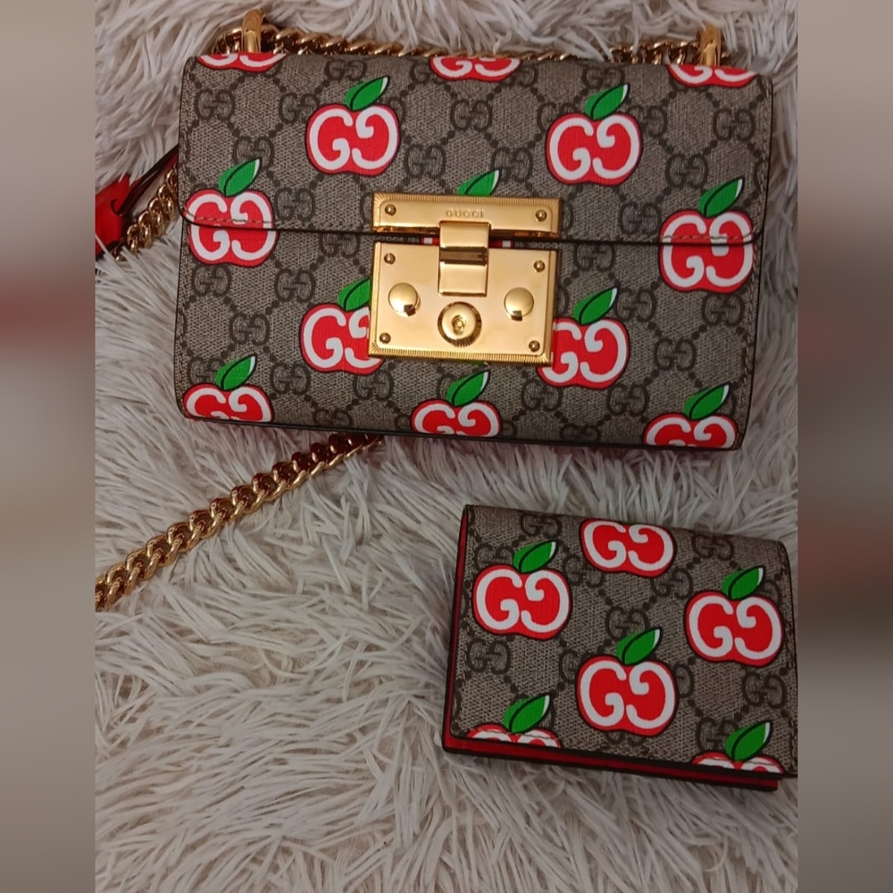 Gucci GG Supreme Apple Padlock Small Shoulder Bag / GUCCI. GG Supreme Monogram A